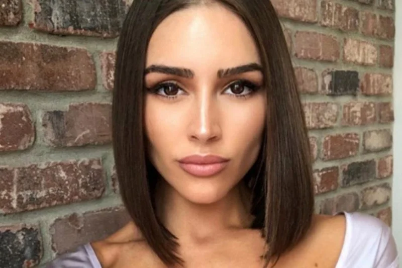 Glass Hair to trend, który będzie rządził w najbliższych miesiącach. Jak samodzielnie uzyskać efekt szklanych włosów?