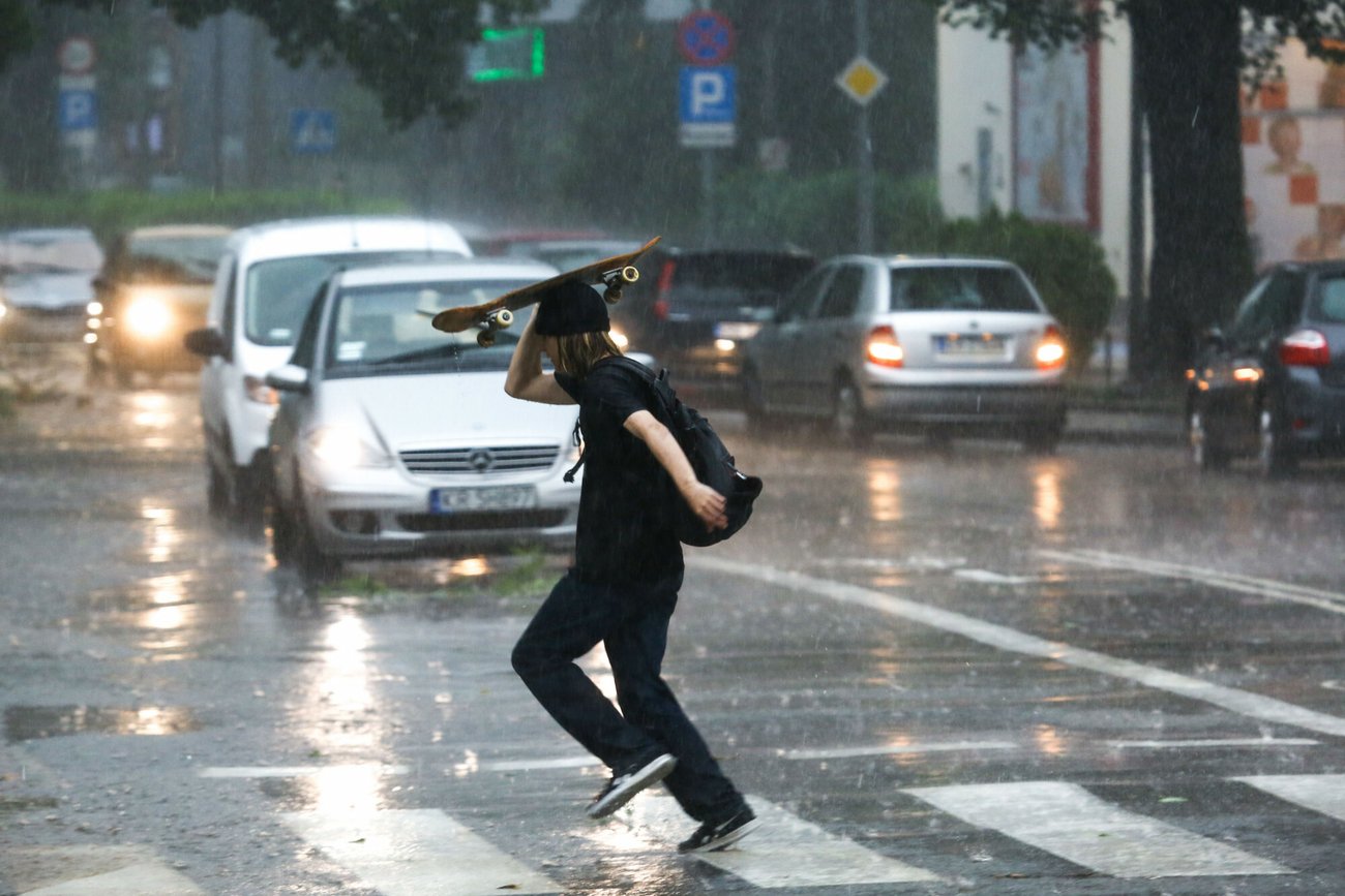 IMGW wydało ostrzeżenia 1. i 2. stopnia przed deszczem [MAPA].