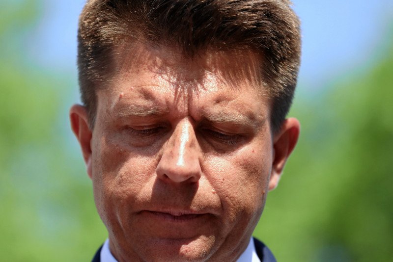 Ryszard Petru stracił w ciągu tygodnia swoje dwa źródła dochodu.