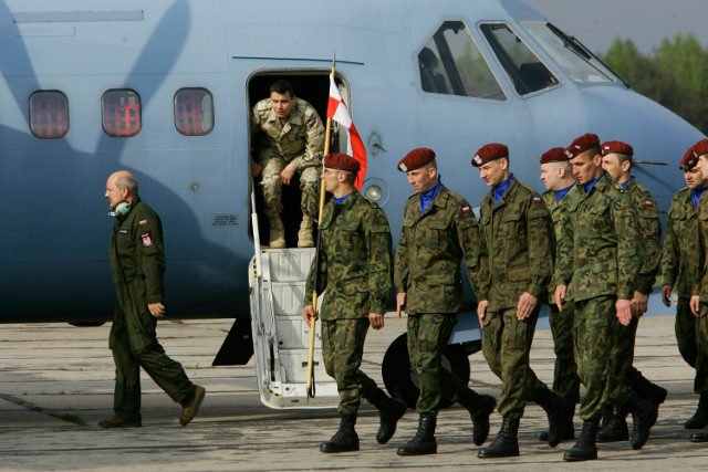Przywiezienie do ojczyzny zwłok kaprala Tomasza Jura, żołnierza 25 Brygady Kawalerii Powietrznej, który zginął w Iraku w 2007 roku