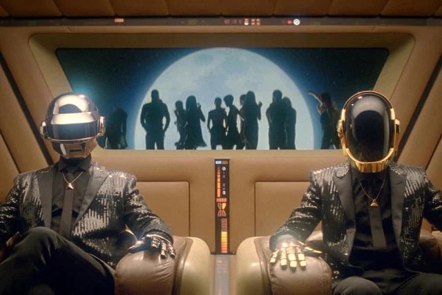 Daft Punk to charakterystyczne kaski i garnitury, albo wręcz stroje robotów.