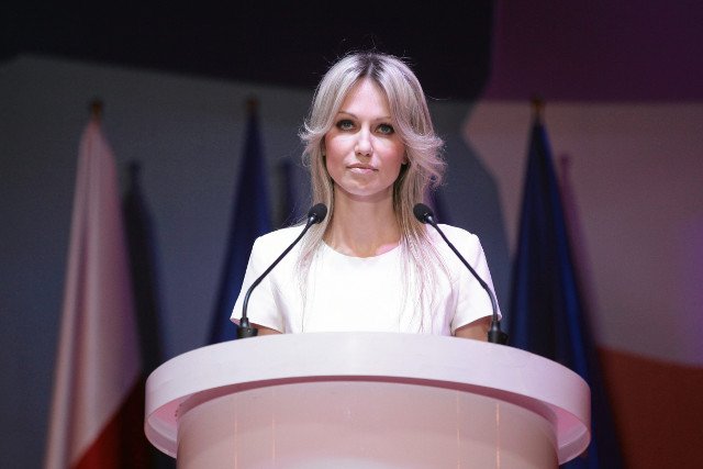 Magdalena Ogórek wkroczyła na scenę przy dźwiękach zespołu Queen.