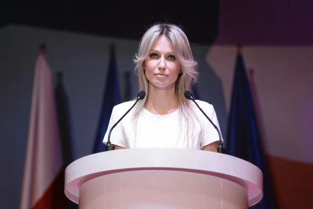 Magdalena Ogórek wkroczyła na scenę przy dźwiękach zespołu Queen.