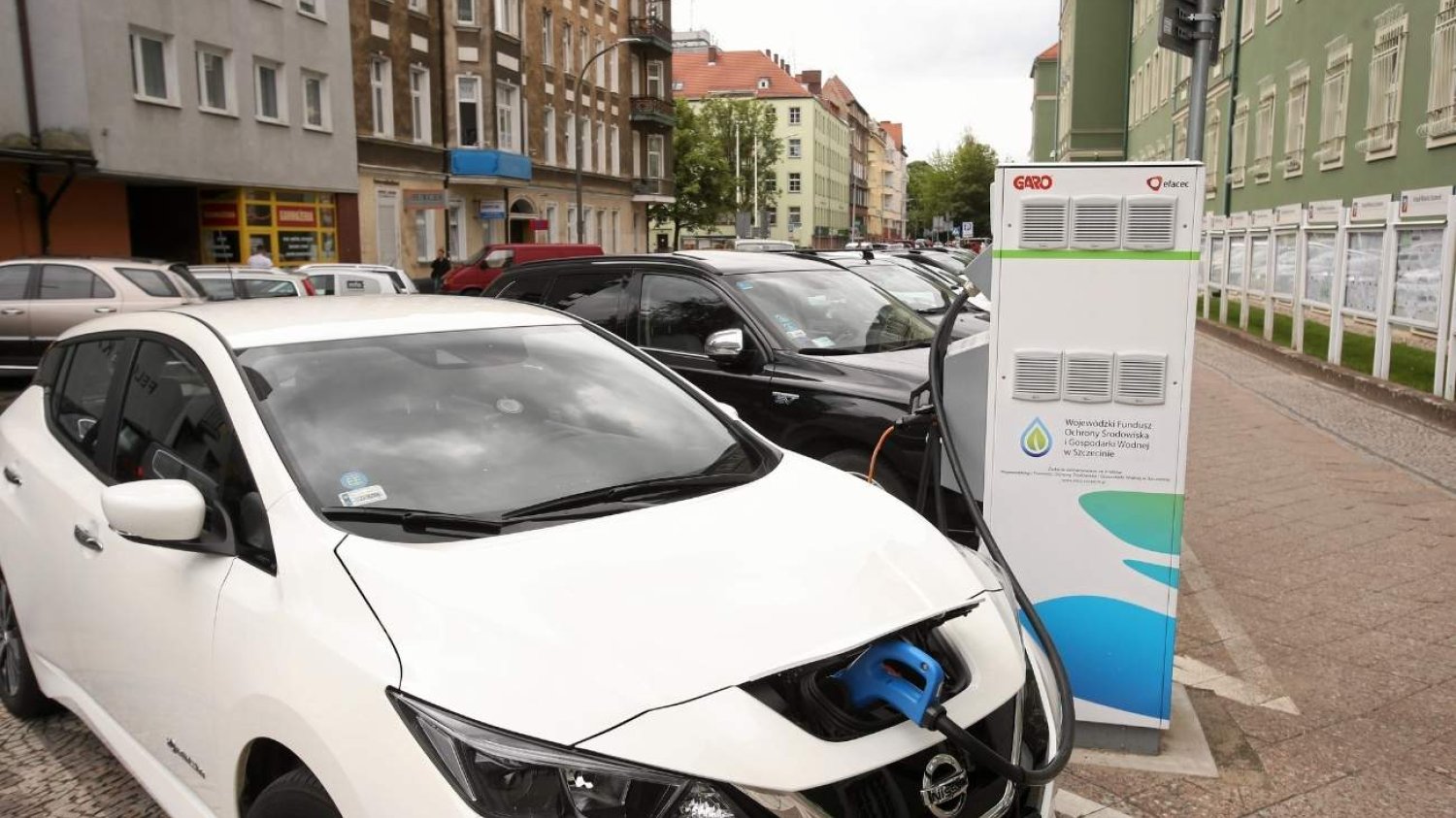 Niemiecka prasa o branży samochodowej. Elektromobilność nieunikniona.