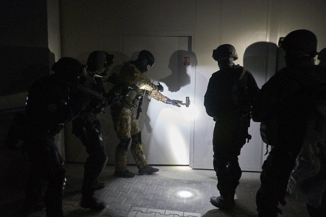 Belgowie zatrzymali osoby podejrzewane o planowanie zamachów terrorystycznych w Brukseli.