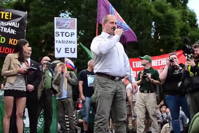 LSNS wprowadziła do słowackiego parlamentu 14 posłów. Dziś zbiera podpisy pod referendum w sprawie wyjścia Słowacji z Unii.