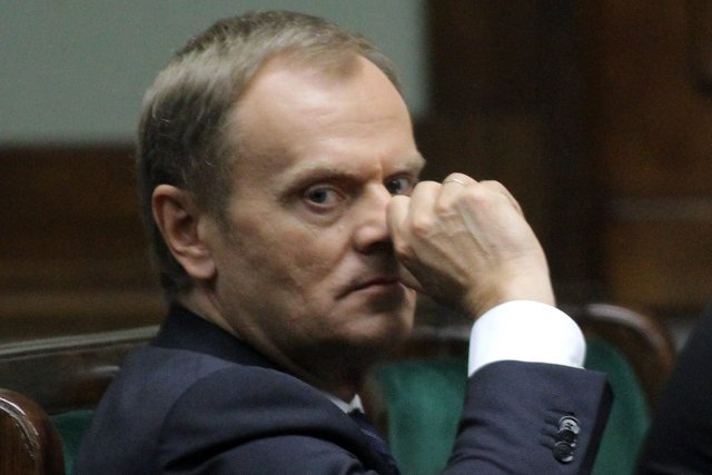 Donald Tusk skrytykował Jarosława Kaczyńskiego za to, że w czasie sejmowej debaty o polskiej polityce zagranicznej przebywał w Pułtusku