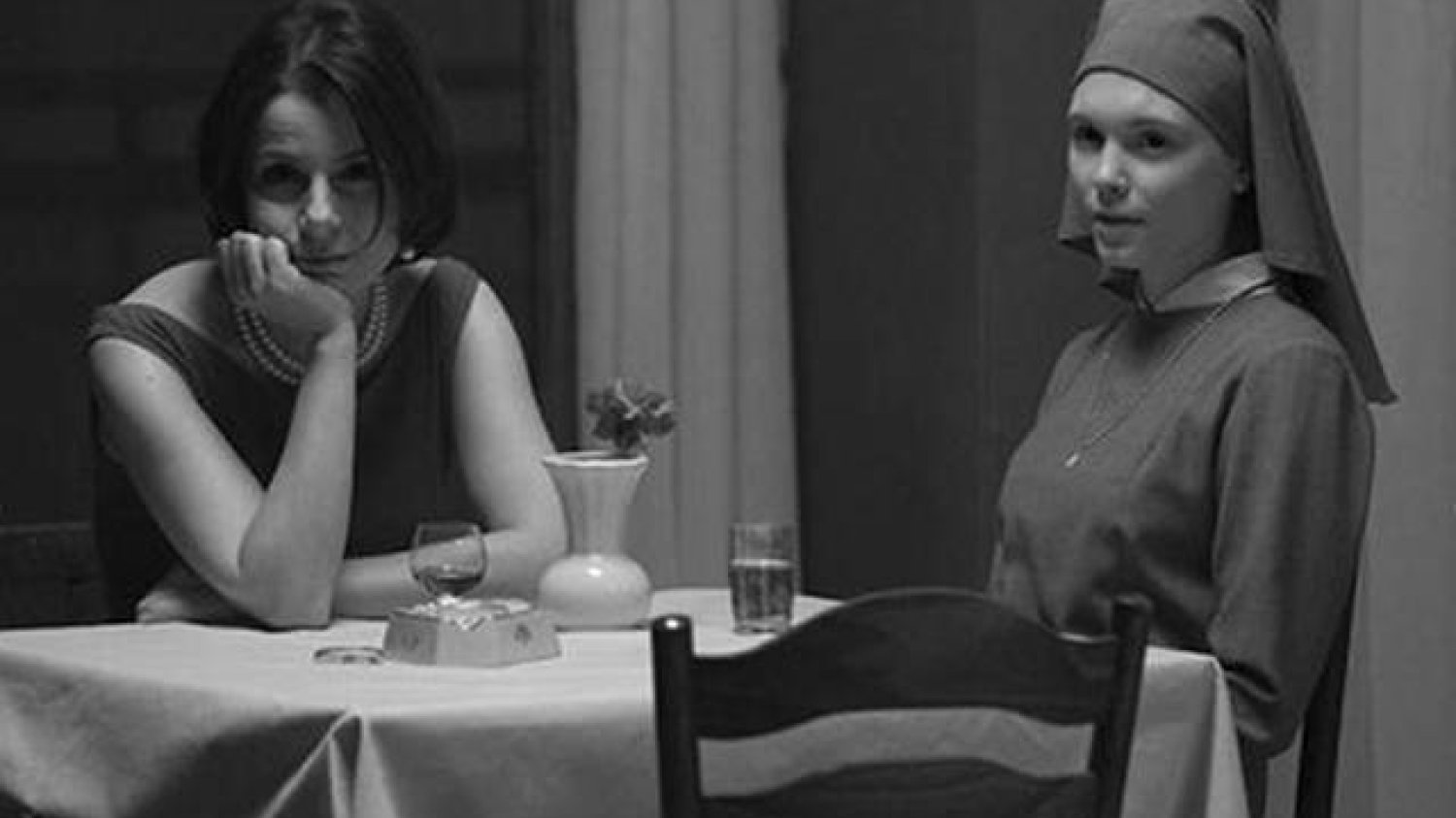 Kadr z filmu "Ida" w reżyserii Pawła Pawlikowskiego. Tytułową bohaterkę zagrała Agata Trzebuchowska