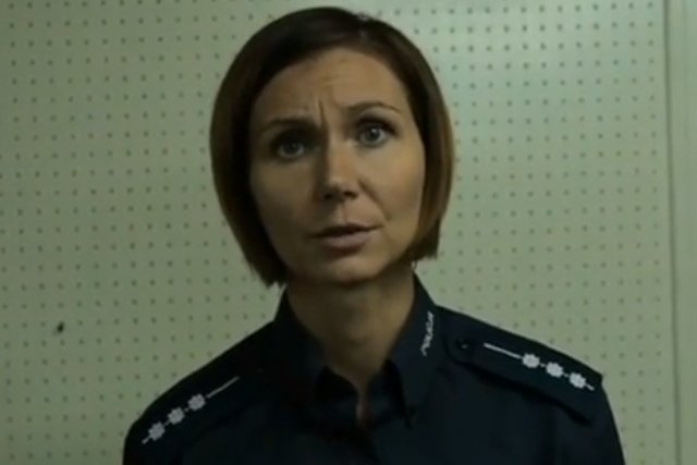 Policja apeluje, by... mruganiem świateł nie ostrzegać kierowców przed drogówką. Zobacz film