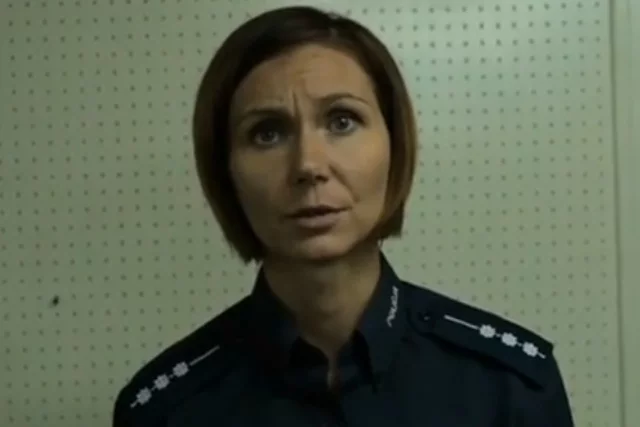 Policja apeluje, by... mruganiem świateł nie ostrzegać kierowców przed drogówką. Zobacz film