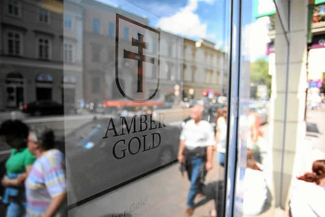 Afera Amber Gold niczego nie nauczyła Polaków. Wciąż oddajemy pieniądze w ręce parabanków