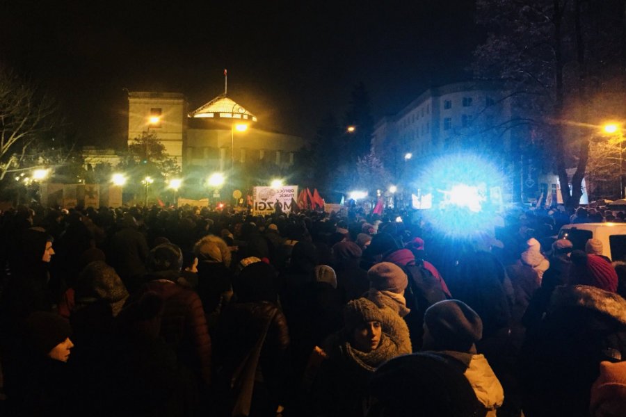 Przed Sejmem i w kilku miastach Polski miały miejsce demonstracje po odrzuceniu projektu "Ratujmy kobiety", liberalizującego przepisy aborcyjne.