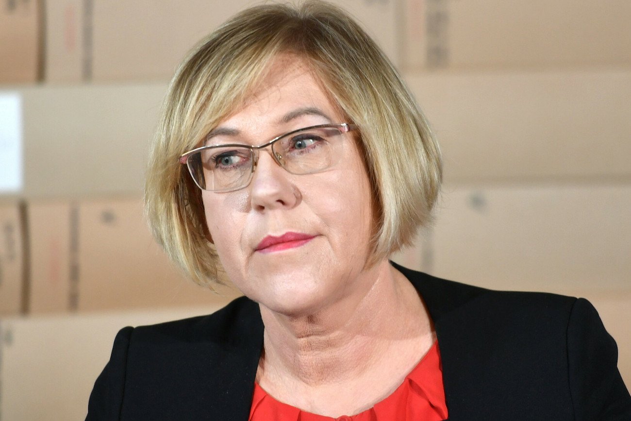 Krakowscy radni próbują przyjąć rezolucję o odwołaniu ze stanowiska małopolskiej kurator oświaty Barbary Nowak.