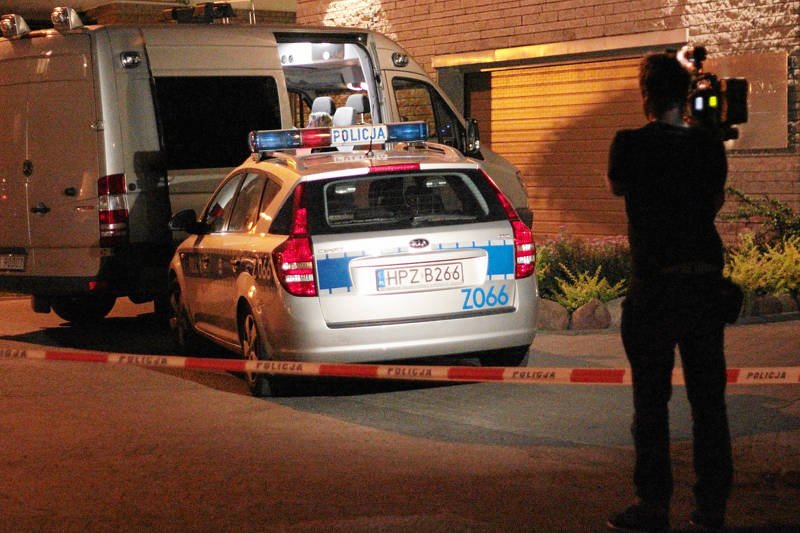 Policja zabezpiecza ślady w garażu generała Petelickiego