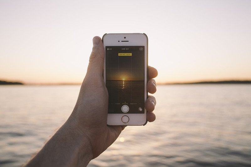 Korzystanie z telefonu za granicą długo wiązało się z obawami o koszty. Od 15 czerwca w UE zaczyna obowiązywać rozporządzenie znoszące dodatkowe opłaty za roaming.