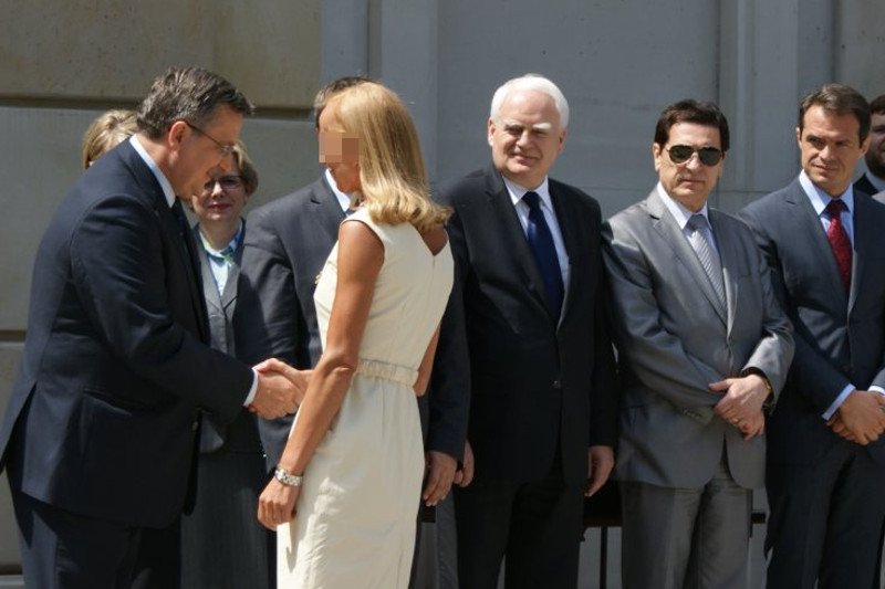 Prezydent Bronisław Komorowski w 2011 wręczył wójt Lesznowoli Krzyż Kawalerski Orderu Odrodzenia Polski.