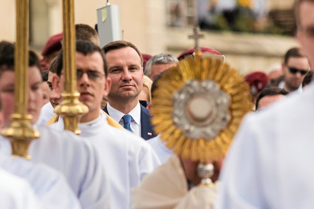 Andrzej Duda podczas krakowskich obchodów Bożego Ciała.