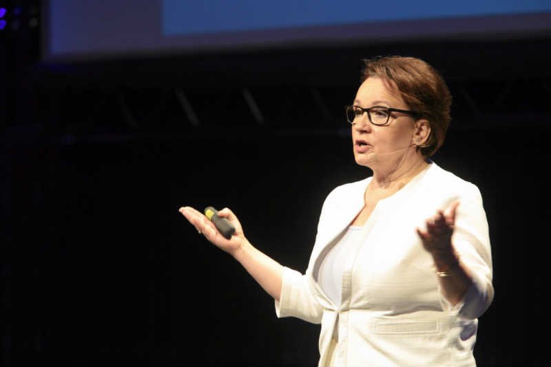 Minister edukacji Anna Zalewska chce, by w szkołach uczono o katastrofie smoleńskiej.