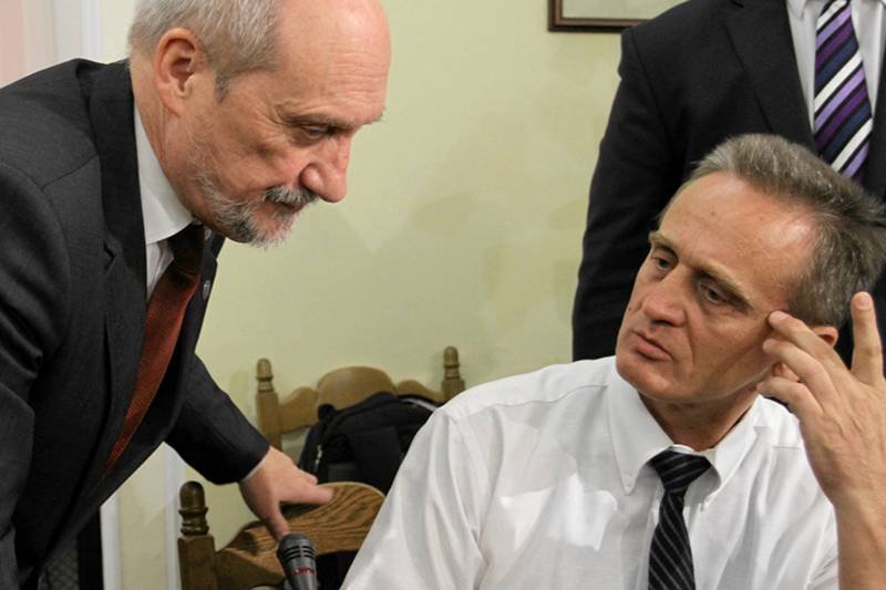 Antoni Macierewicz ze swoim nowym ekspertem, Chrisem Cieszewskim