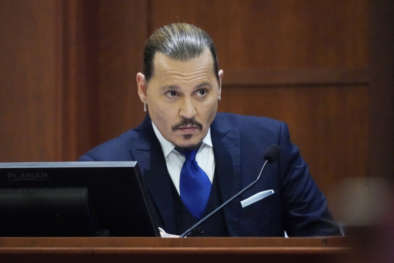 Johnny Depp zrobił rysunek i pochwalił się nim swojemu prawnikowi. Nagranie pokazujące reakcję adwokata podbija sieć!