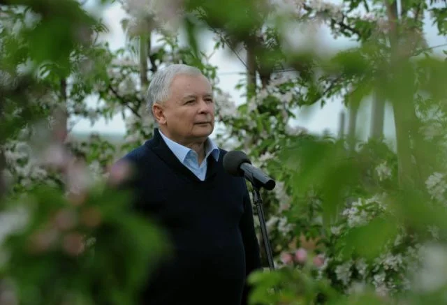 Jarosław Kaczyński na luzie? W tym stroju prezes PiS pokazał się tuż przed majówką.