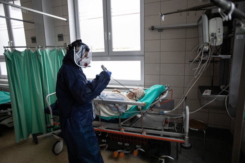 Niedzielny raport resortu zdrowia ws. koronawirusa.