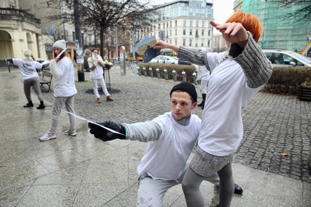 MAKSIMUM WYSIŁKU, MINIMUM EFEKTU, Plac Zbawiciela, Warszawa