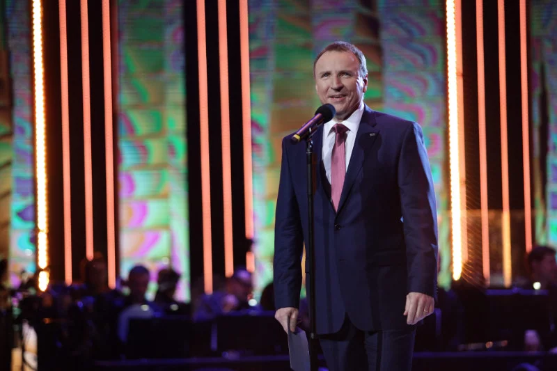 Kilkunastu artystów zrezygnowało z udziału w opolskim festiwalu, ale Jacek Kurski ma jeszcze na kogo liczyć. A Rodowicz i "Piaska" chce podobno zastąpić Dodą (zamiast Piasecznego) oraz GolecUOrkiestrą i Zakopower ( w miejsce Maryli).
