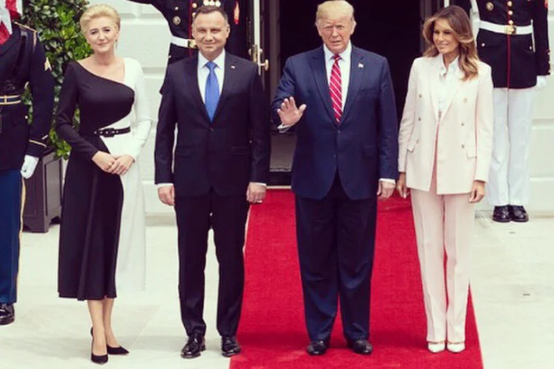 Rozmawialiśmy z Dorotą Goldpoint, która zaprojektowała głośną kreację Agaty Kornhauser-Dudy.