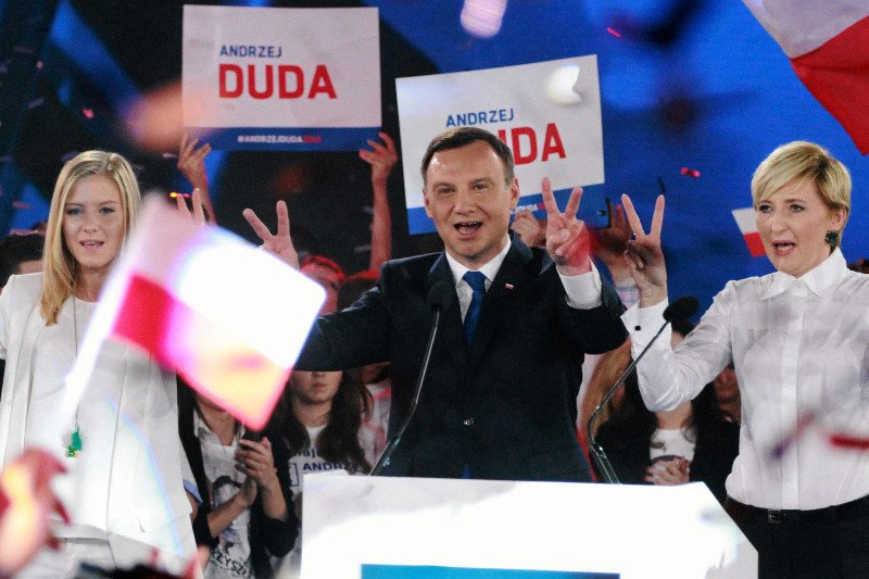 Andrzej Duda wygrał z Bronisławem Komorowskim – pokazują sondażowe wyniki wyborów prezydenckich