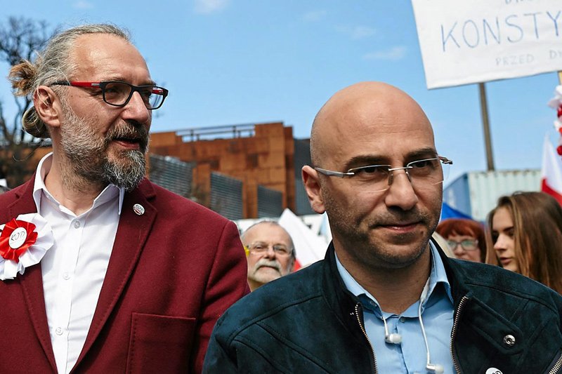 Szef pomorskiego KOD Radomir Szumełda ujawnia, że Mateusz Kijowski mógł otrzymywać pensję za kierowanie organizacją.