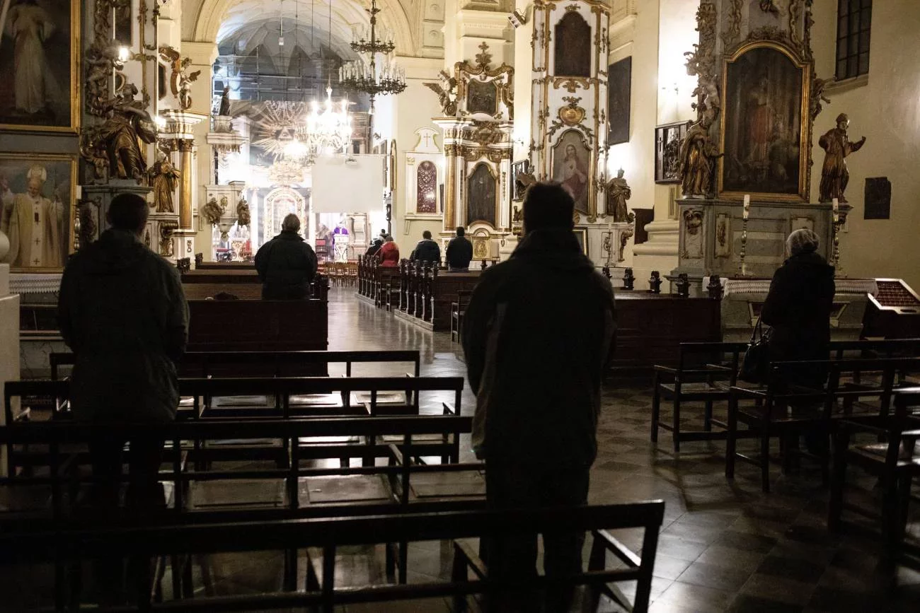 Pastor Greg Locke z Tennessee zakazał zakładania maseczek w swoim kościele. Wszyscy, którzy je założoną podczas nabożeństwa, będą musieli opuścić świątynie.