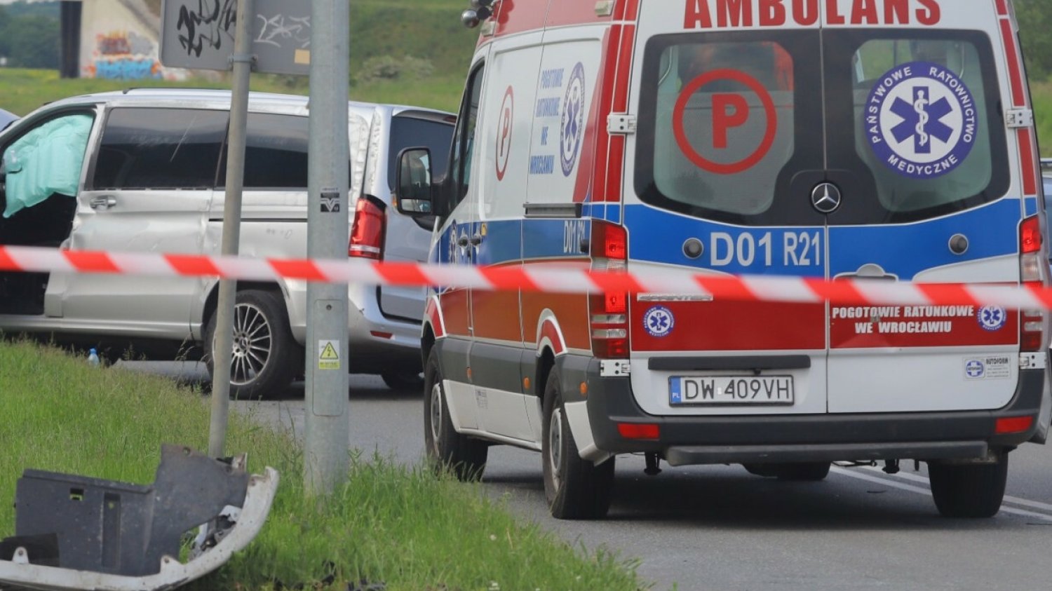Wypadek koło Wierzchowa. Są poważnie ranni, jedna osoba nie żyje (zdjęcie ilustracyjne).