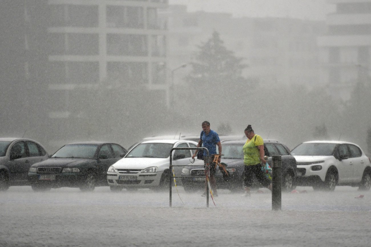 Synoptycy IMGW wydali alarmy pierwszego stopnia. Miejscami może spaść do 40 litrów wody na metr kwadratowy.