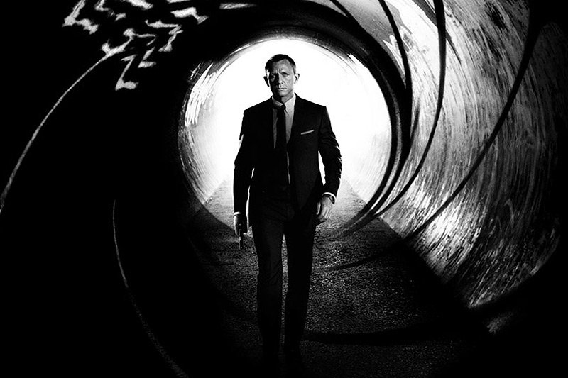 Czy MI6 mogłoby naprawdę szukać następcy Jamesa Bonda na zwykłym portalu dla bezrobotnych?