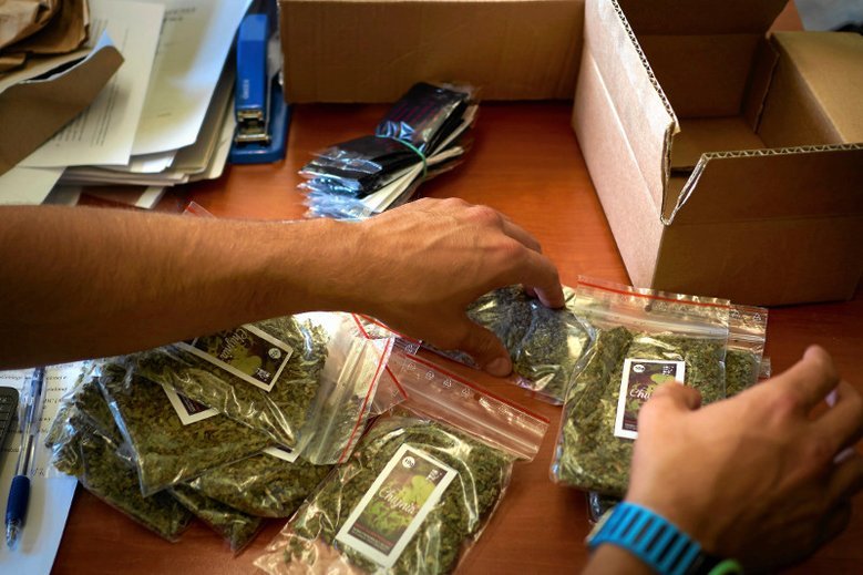 Policjanci w Wałbrzychu muszą łapać posiadaczy narkotyków. Przynajmniej jednego dziennie.