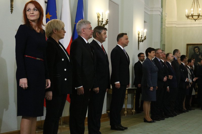 Były już marszałek Sejmu Marek Kuchciński w 2016 roku powołał Agnieszkę Kaczmarską na stanowisko zastępcy szefa Kancelarii Sejmu. Po ośmiu miesiącach awansował ją na szefową KS.