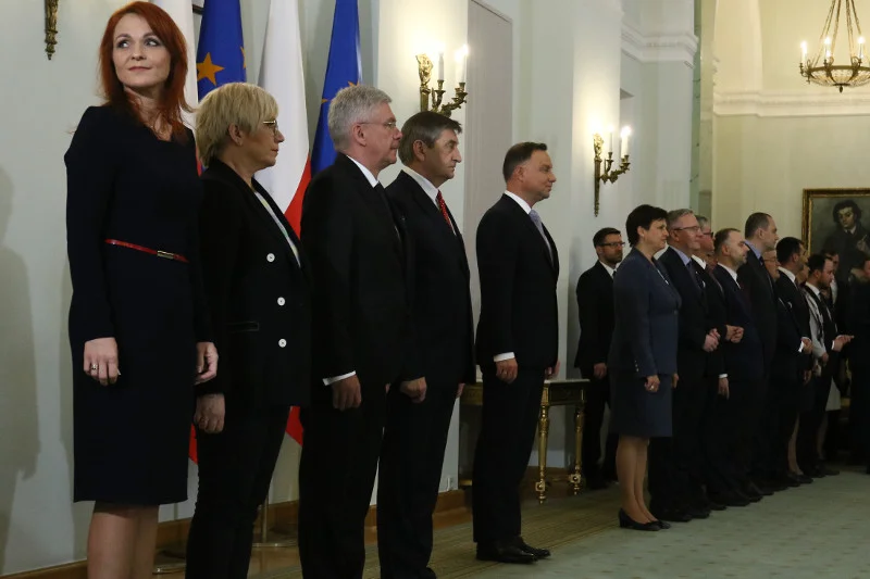Były już marszałek Sejmu Marek Kuchciński w 2016 roku powołał Agnieszkę Kaczmarską na stanowisko zastępcy szefa Kancelarii Sejmu. Po ośmiu miesiącach awansował ją na szefową KS.