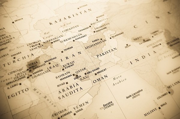 Serię antyrządowych powstań w krajach Północnej Afryki i Bliskiego Wschodu, zwaną „Arabską Wiosną” lub „Arabskim Przebudzeniem”, zapoczątkowała w grudniu 2010 r. Tunezja. Jednak to Syria jest obecnie punktem zapalnym nie do opanowania.