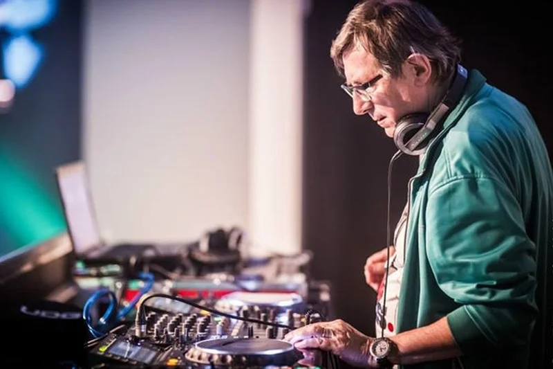 Bogdan Fabiański – dziennikarz muzyczny, dj, prezenter radiowy i telewizyjny.