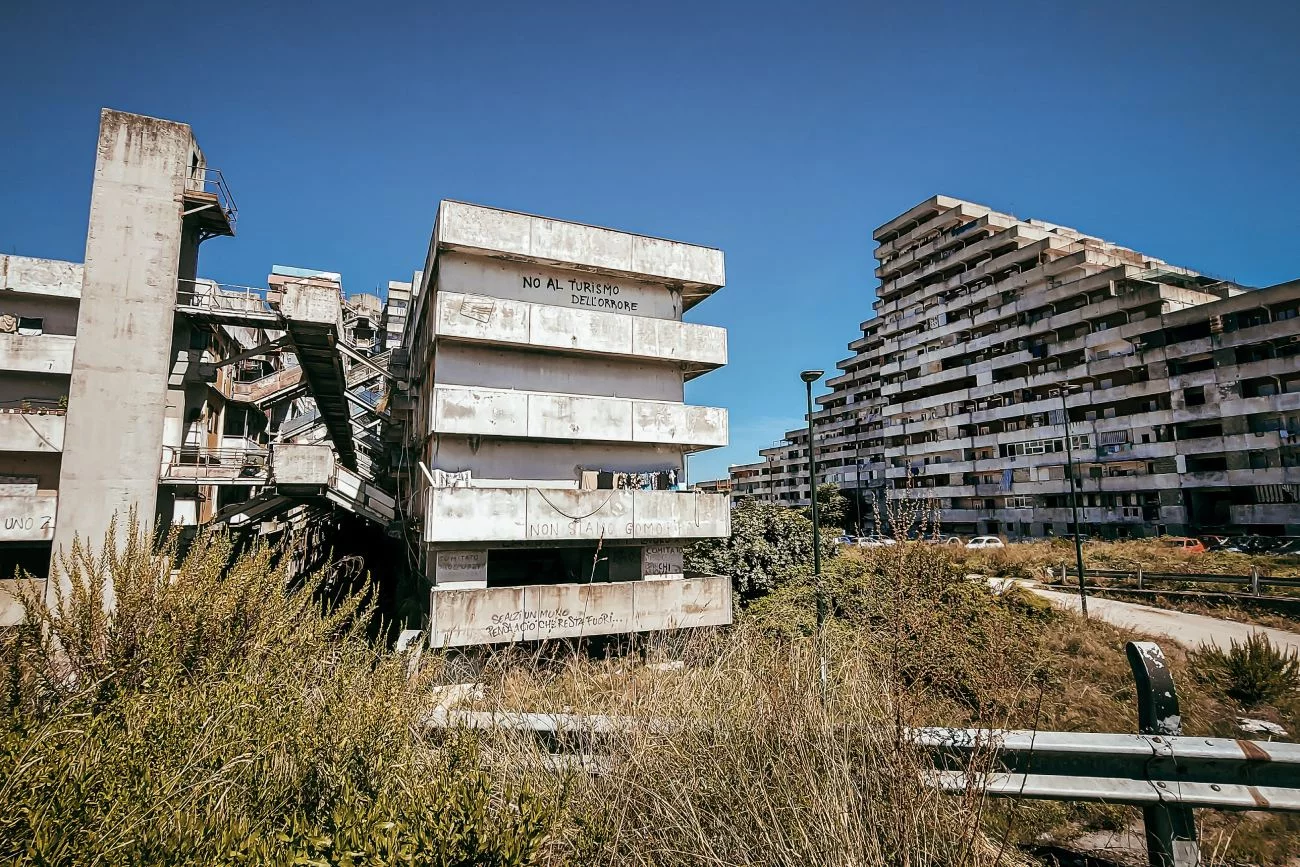 Vele di Scampia uchodzi za jedną z najniebezpieczniejszych dzielnic Europy. Osiedle Vele di Scampia w Neapolu