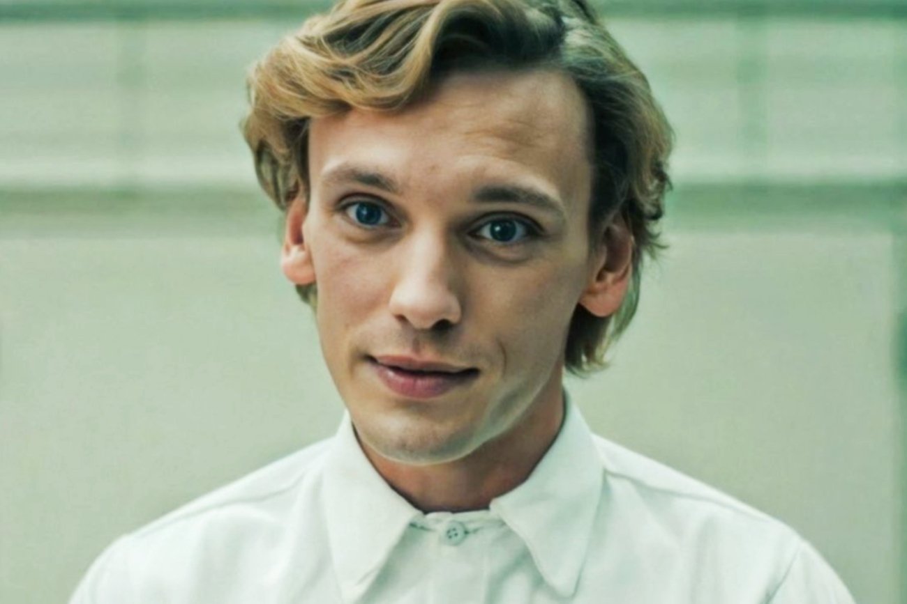 Jamie Campbell Bower ze "Stranger Things" zmagał się z uzależnieniem od alkoholu i narkotyków.