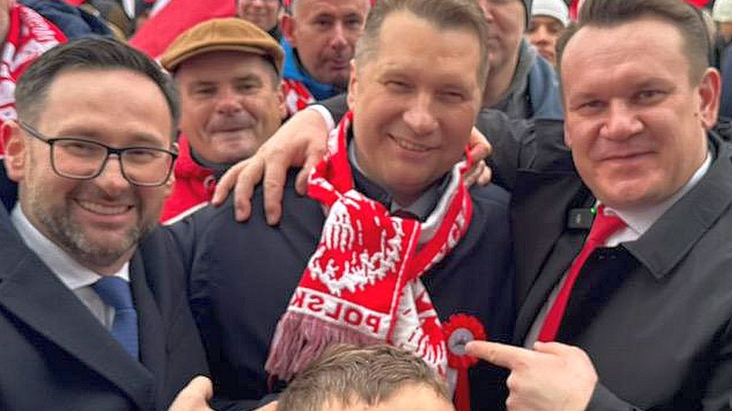 Zdjęcie Przemysława Czarnka z Danielem Obajtkiem i Dominikiem Tarczyńskim wzbudziło spore poruszenie w sieci