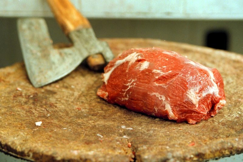 Wydajność produkcji, oszczędność wody, emisja CO2 – argumenty na rzecz ograniczenia spożycia mięsa