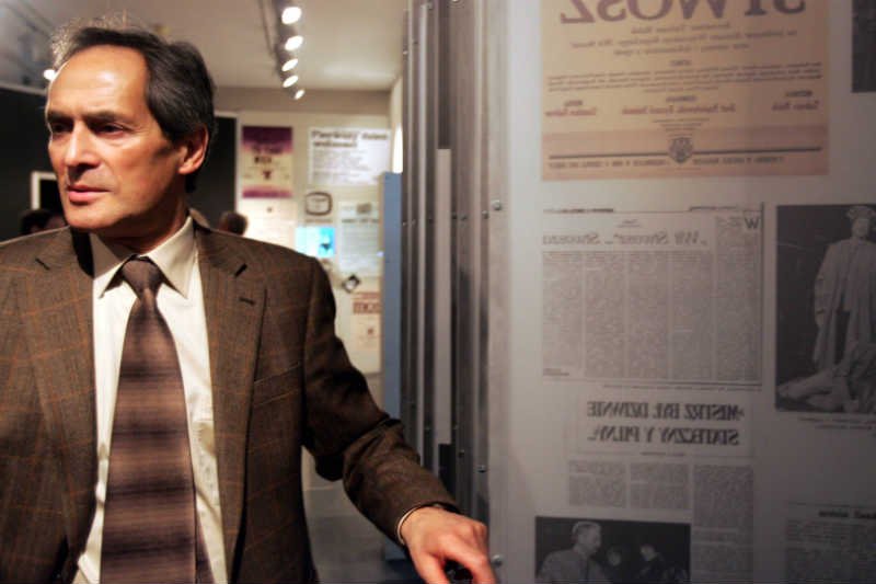 Jerzy Zelnik skłamał w swojej autobiografii? Anna Dymna zaprzecza jego słowom.