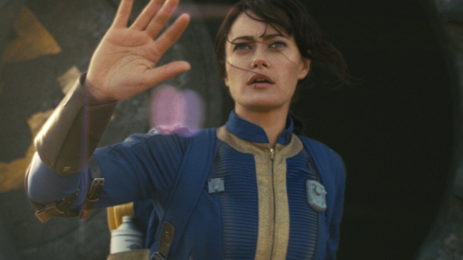 "Fallout" od Amazon Prime Video to serial o retrofuturystycznej apokalipsie, który jest naprawdę dobry. Ella Purnell jako Lucy w serialu "Fallout"