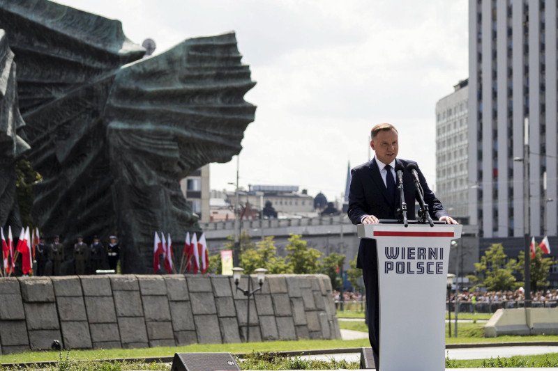 Prezydent Andrzej Duda zapewniał w Katowicach, że nie istnieją żadne planu dotyczące obniżenia emerytur żołnierzom.