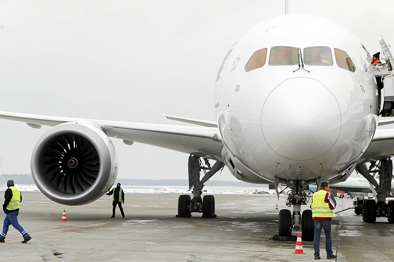 Boeing 787 Dreamliner LOT-u został uziemiony pod Bydgoszczą z powodu usterki.
