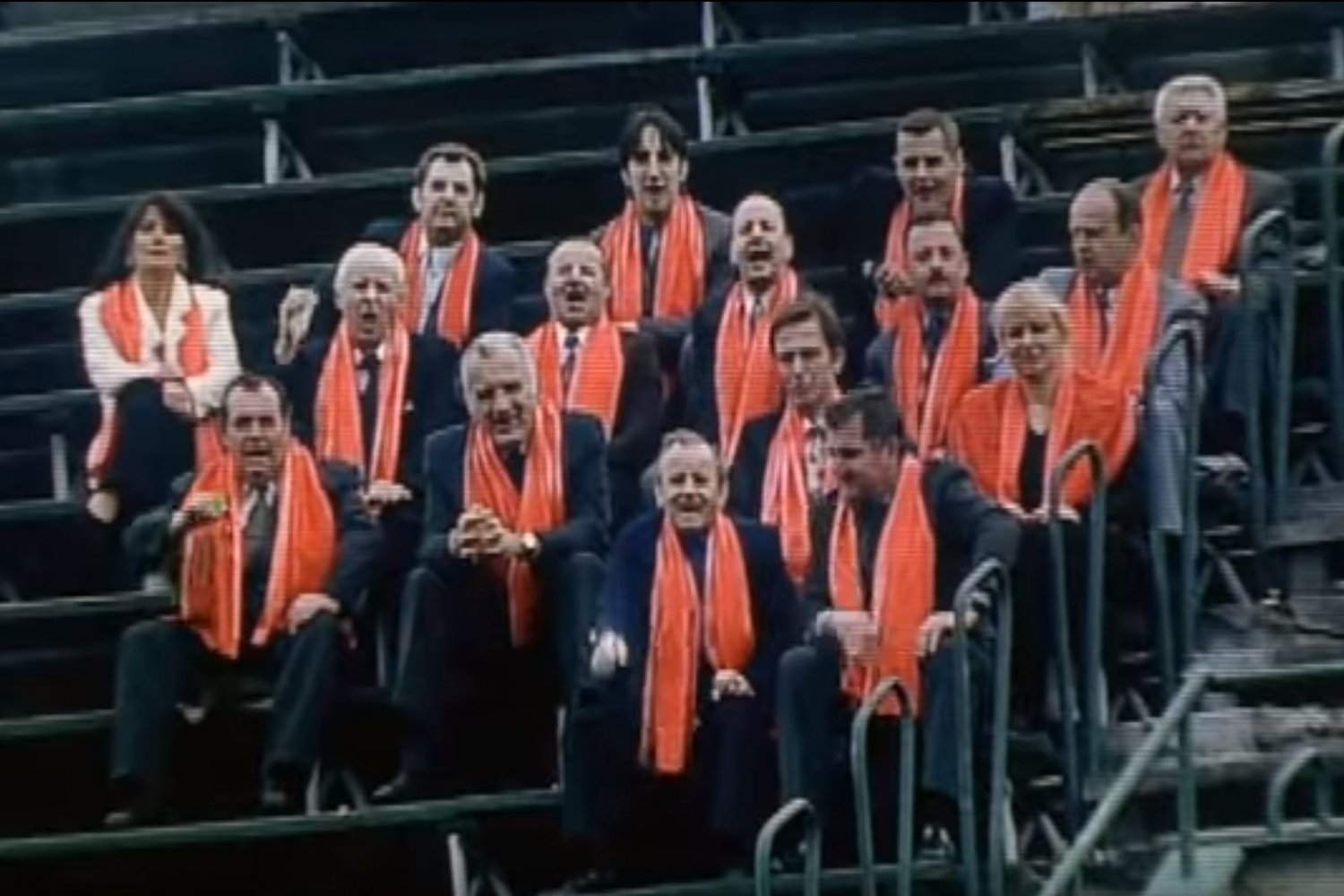 Scena z obradami sejmu na stadionie przestała być surrealistyczna