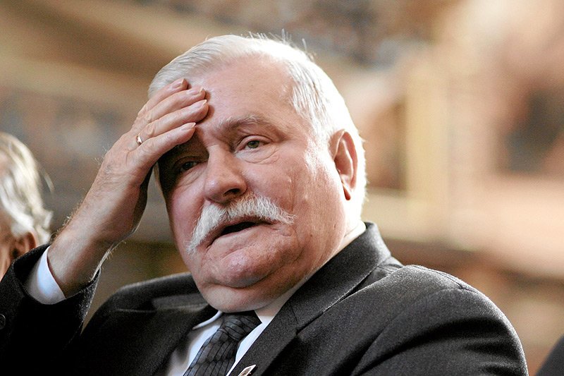 Lech Wałęsa był pierwszym niekomunistycznym premierem, które wybrano w 1999 roku? Tak twierdzą polscy studenci.
